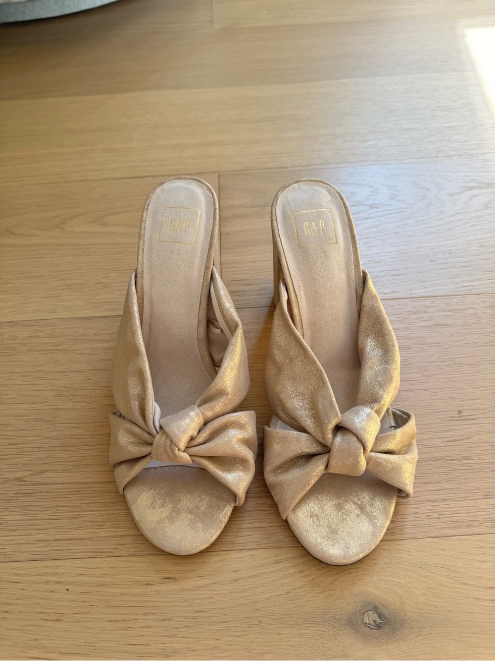GAP Women's Champagne Gold Knot Slide Mules